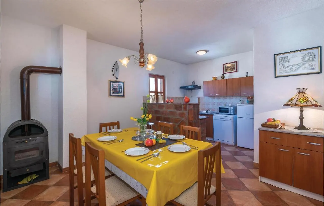 Beautiful Home In Hrboki With Wifi 0*,