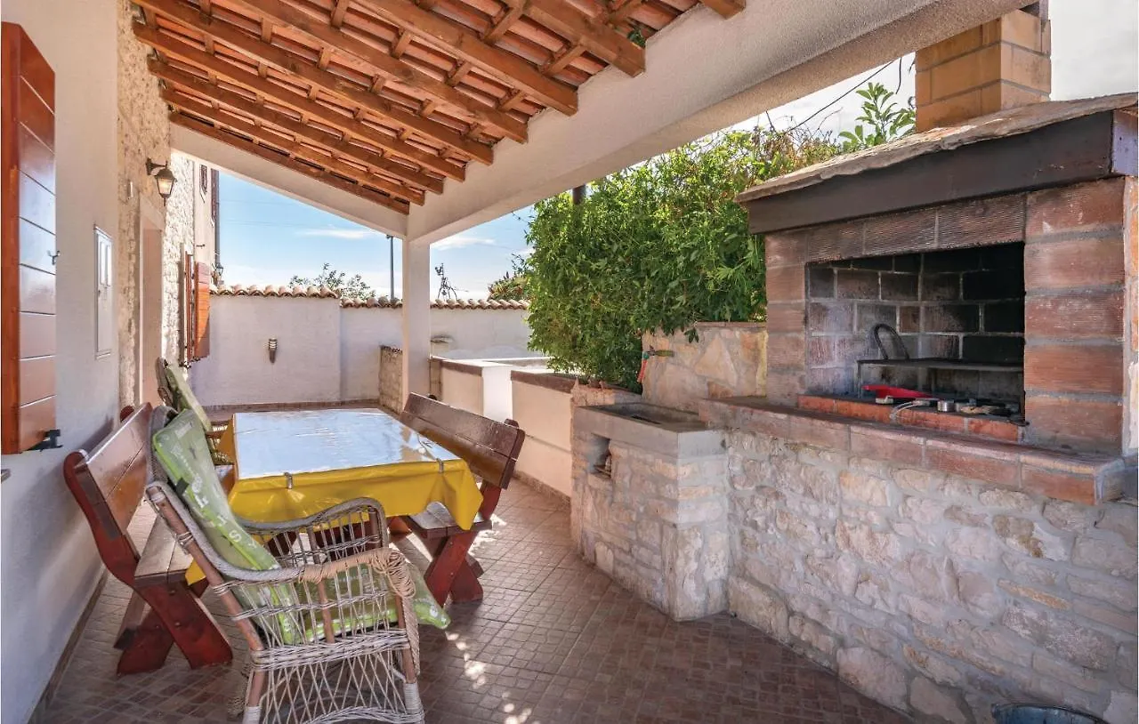 Beautiful Home In Hrboki With Wifi