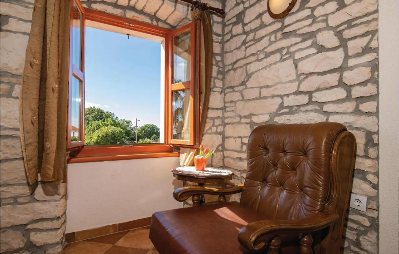 Beautiful Home In Hrboki With Wifi